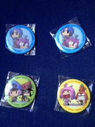 第一、二册单行本网购附赠徽章（右下）