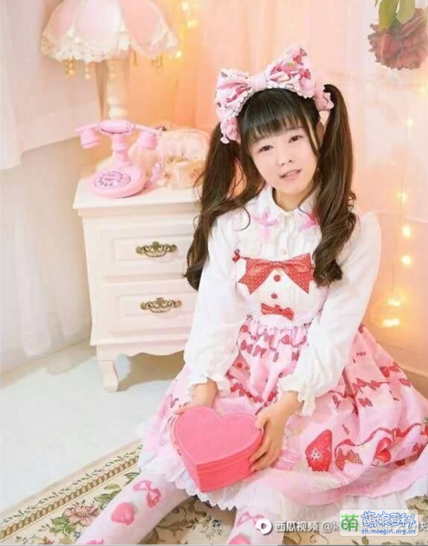 File:刘半仙 女装P图 2.png