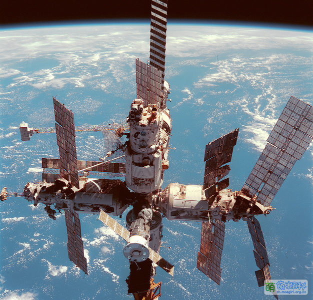 File:Mir on 12 June 1998edit1.jpg