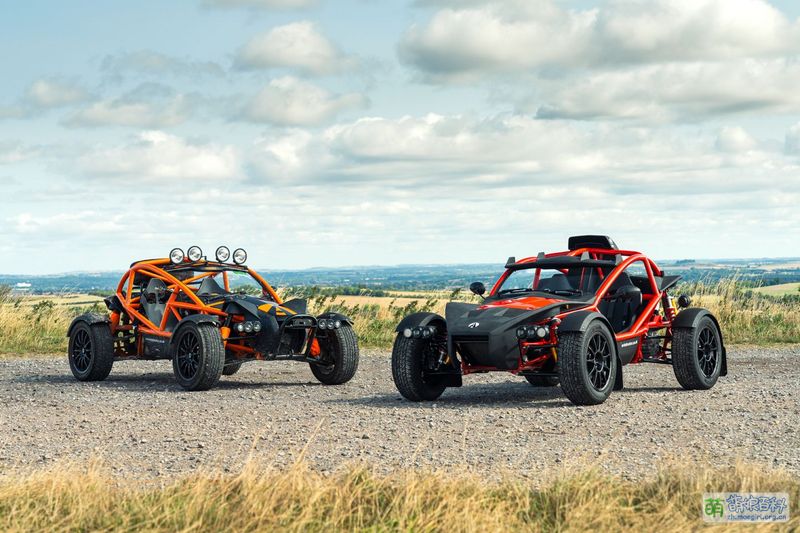 File:Ariel Nomad Pistonheads.jpg