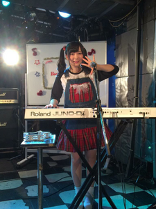 「乐器×女子＝正义！」演唱会中的彩沙（2015年6月14日）