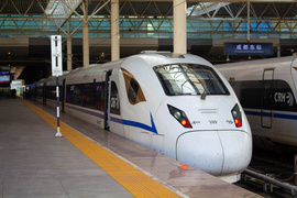 停靠在成都东站的技术提升型CRH3A-5257（作者：Harmony）