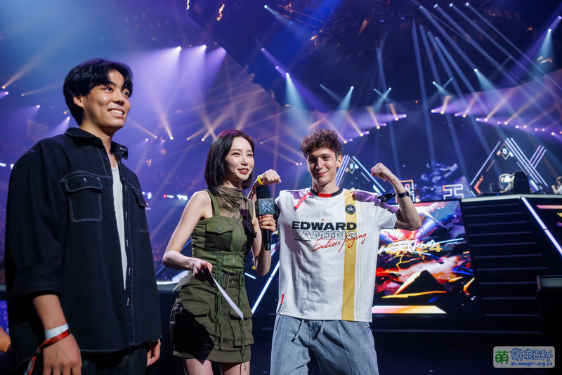 File:FNC Boaster Wearing EDG Shirts at Champs Seoul Grand Finals.jpg