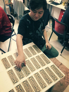 原作周烈焚把玩塔罗牌样品