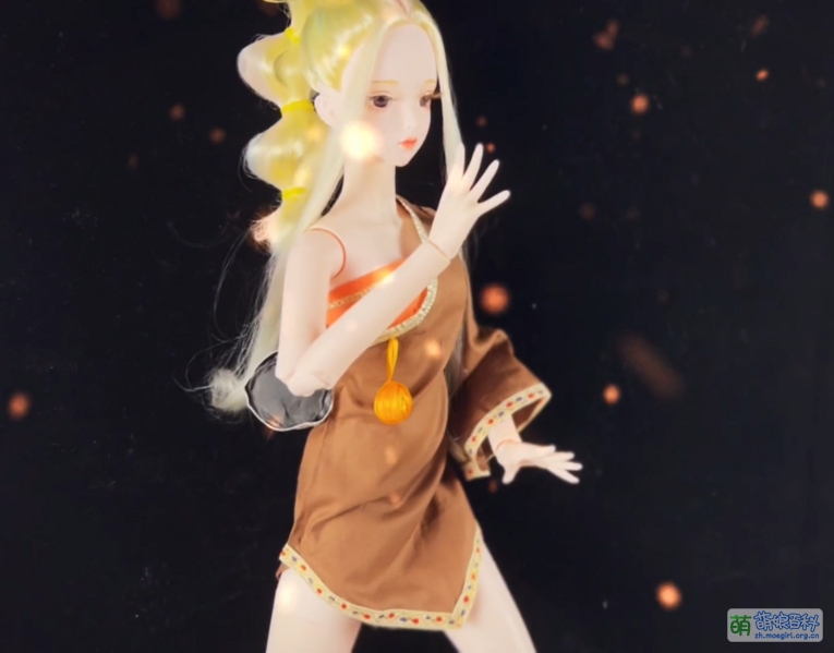 File:离 仿妆芭比.png