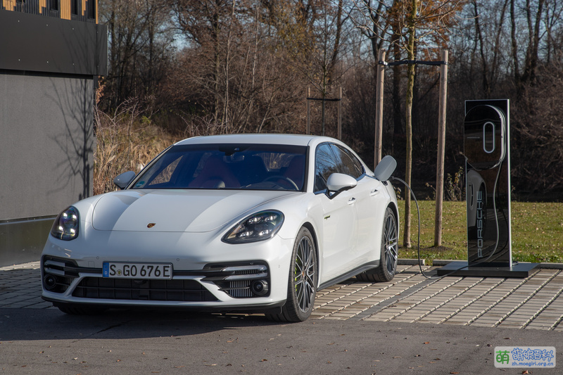 File:Porsche panamera turbo s e-hybrid 178.jpeg