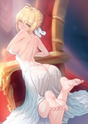 尼禄的全露背晚礼服