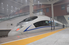 西园寺铃设计车辆的原型：CRH380B型电力动车组