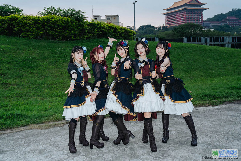File:DREAMS GO ON Group Roselia TP.jpg
