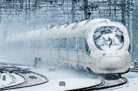 暴雪中穿行的CRH380CL