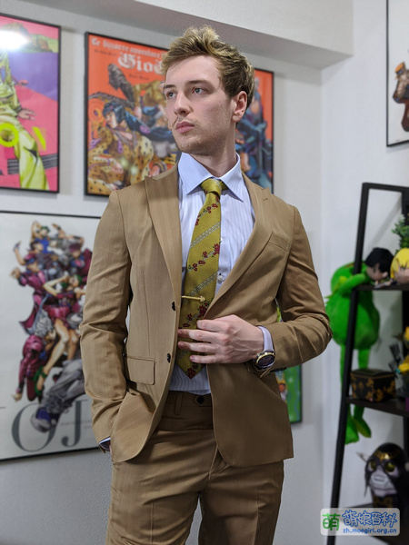 File:Connor JoJo suits.jpg