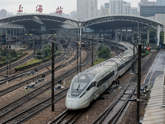 驶入上海站的重联CRH380D