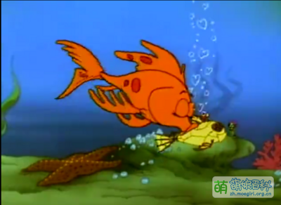 将潜艇当作求偶对象的大鱼